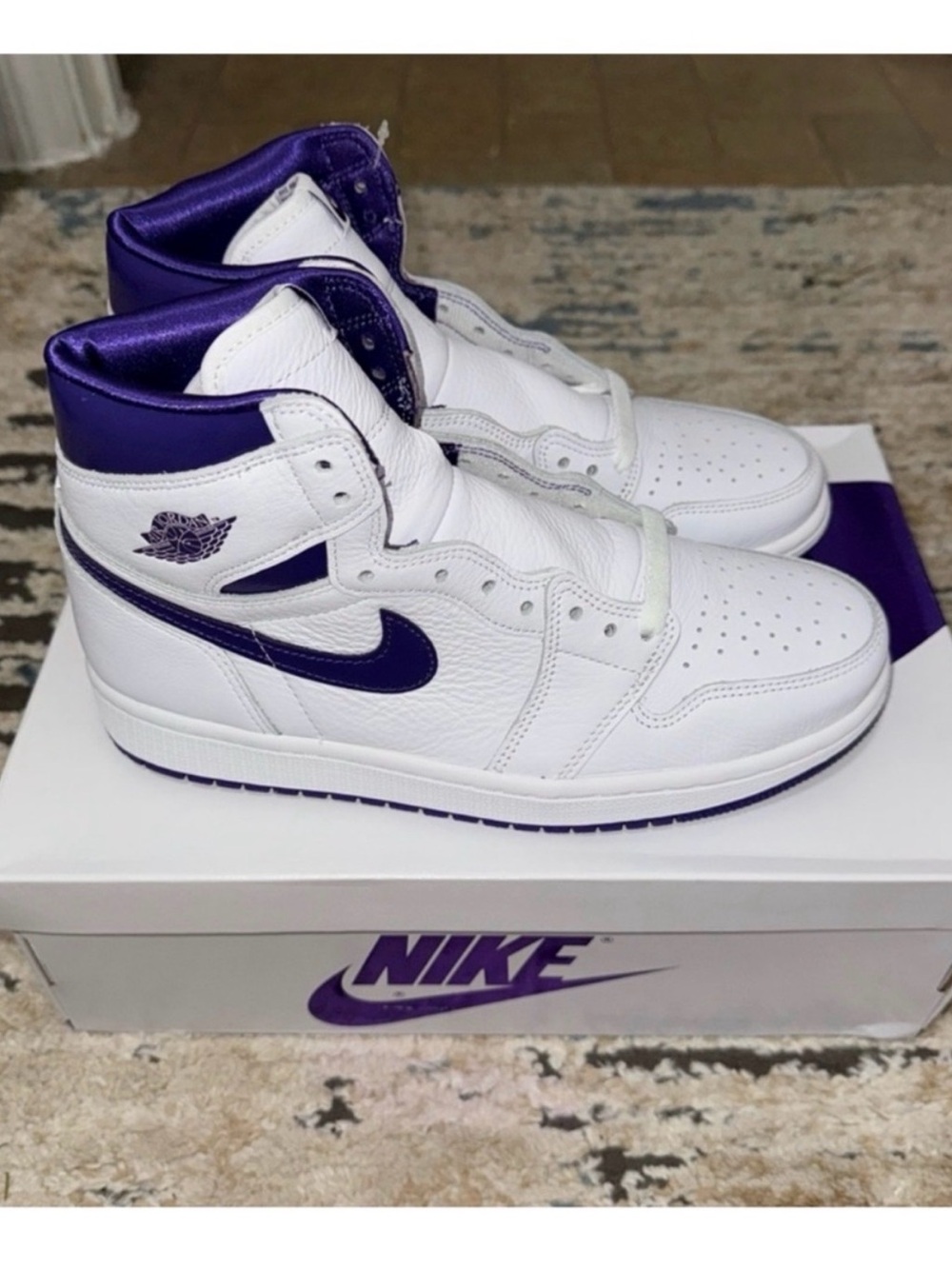 Nike Air Jordan 1 Retro High OG - White & Purple